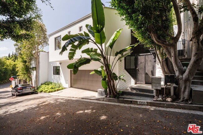 Building Photo - 1355 Bobolink Pl