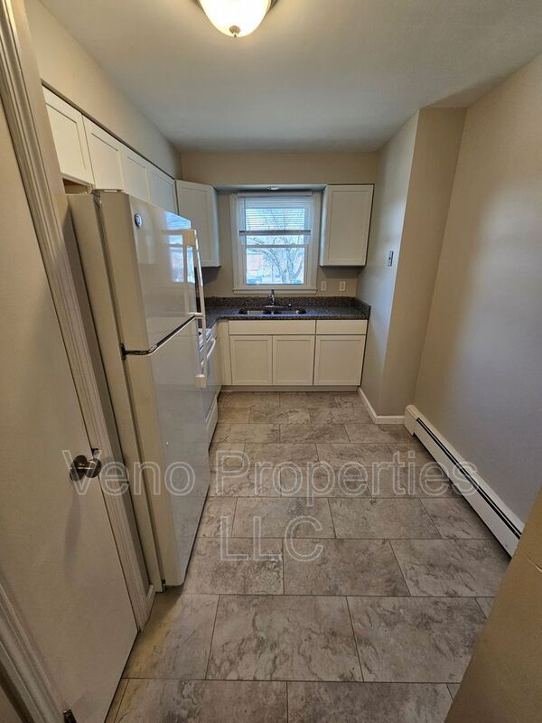 Building Photo - 9/11/13 Village Dr.