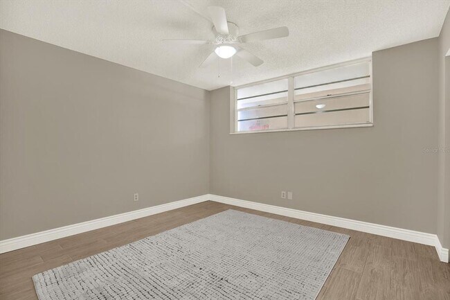 Building Photo - 7625 Sun Island Dr S