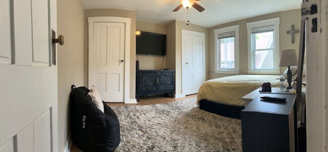 Building Photo - 112 Main St