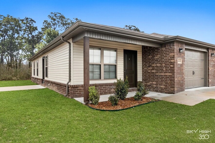 Interior Photo - Haden Holly Station - Duplexes & Townhomes in Siloam Springs, AR