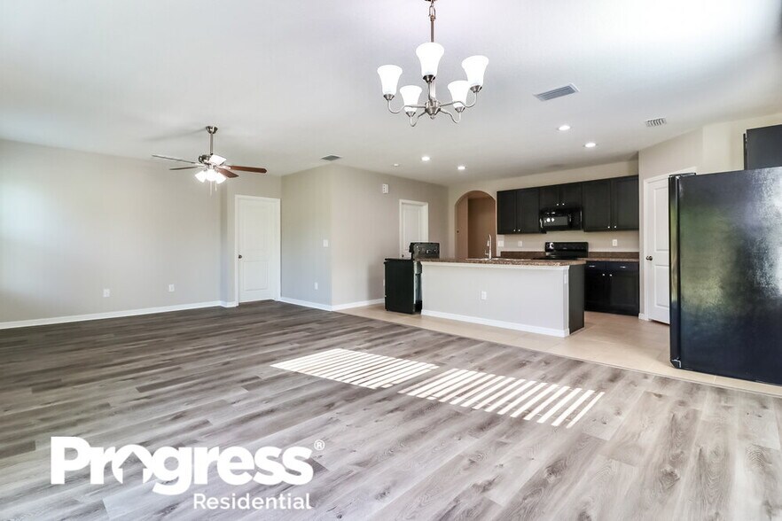 Building Photo - 36618 Goffaux Loop