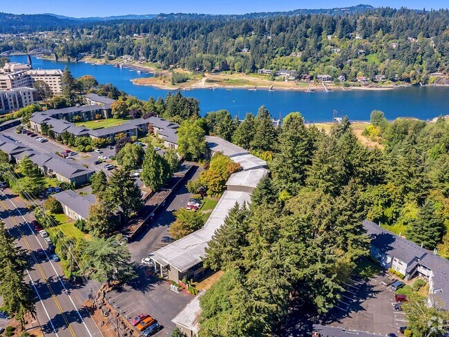 View of Complex River Cliff Apartments Milwaukie Oregon - River Cliff Apartments