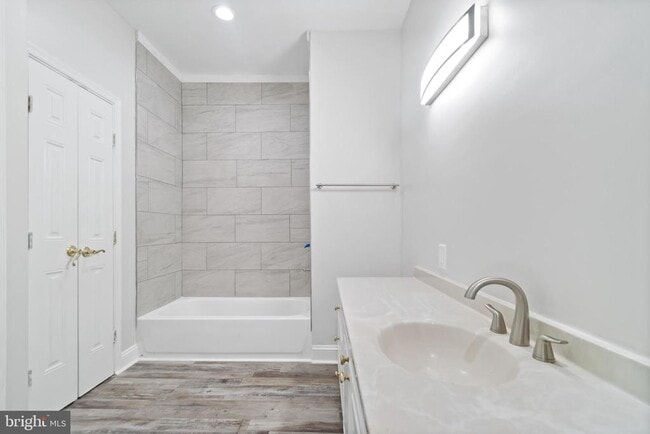 Building Photo - 2547 Ashton St