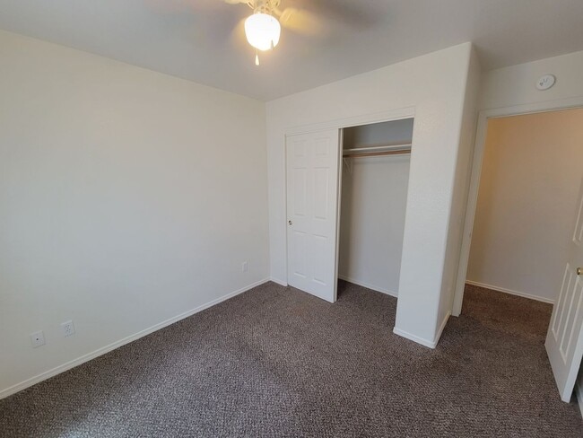Building Photo - 3 Bedroom Home in Bullhead City