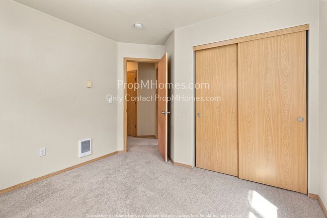Building Photo - Four Bedroom Home in Powellhurst-Gilbert!