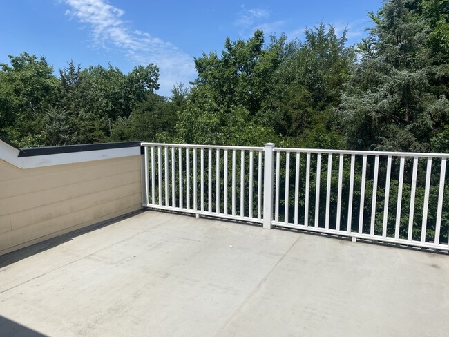 Building Photo - 409 Halyard Ln