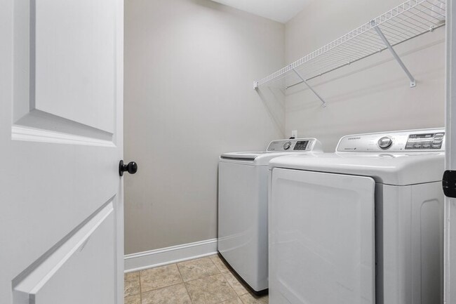 Building Photo - 501 Daylily Ct