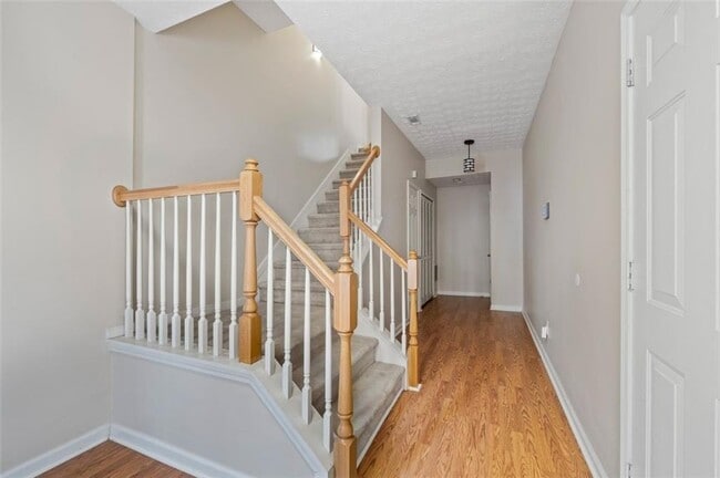 Building Photo - 532 Lantern Wood Dr