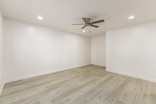 Building Photo - 7126 N 19th Ave