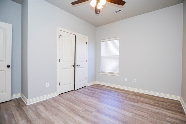 Building Photo - 2715 Vanike Dr