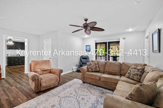 Building Photo - Charming 1 Bedroom Cottage-Style Home with Spacious Yard