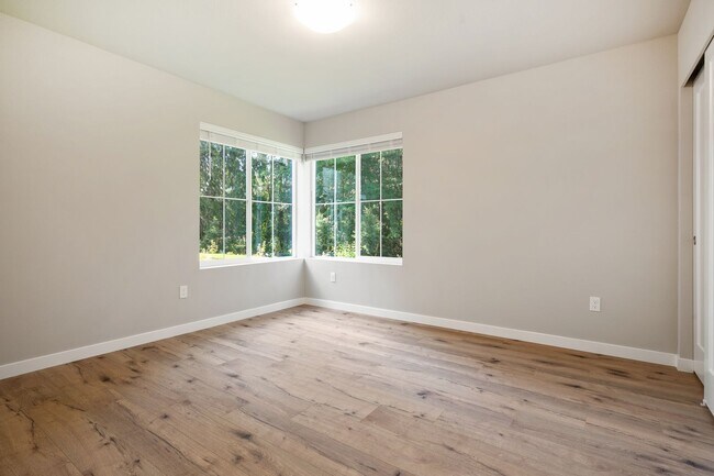 Building Photo - NEW Bothell Townhome | 4 Bedroom | $3,900