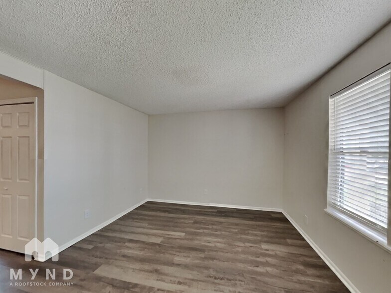 Building Photo - 17224 E Ford Dr
