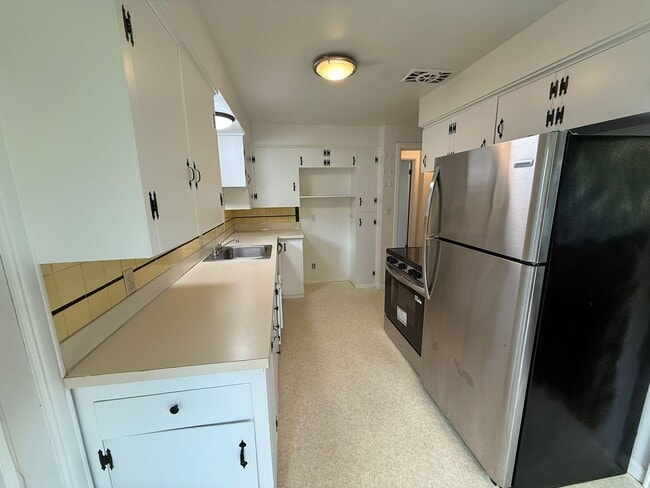 Building Photo - 2 Bedroom 2 Bathroom + Den Magnolia House!