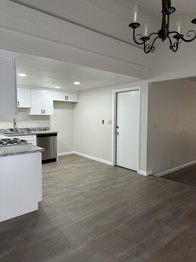 Building Photo - 1305 Oak Terrace Ct