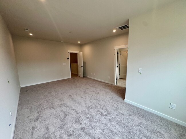 Building Photo - NEW CONSTRUCTION;3BR/2BA Townhome in Griffith Lakes