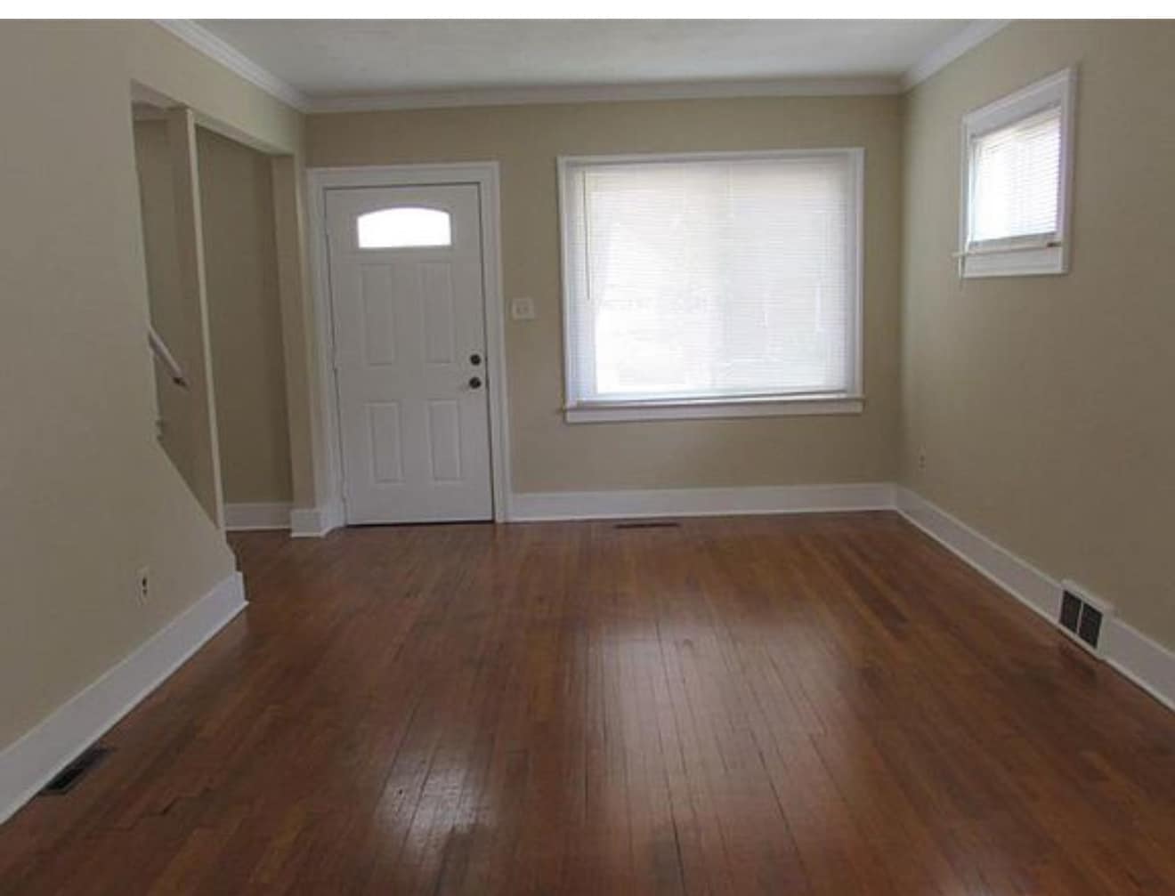 Living room - 3345 Linden St