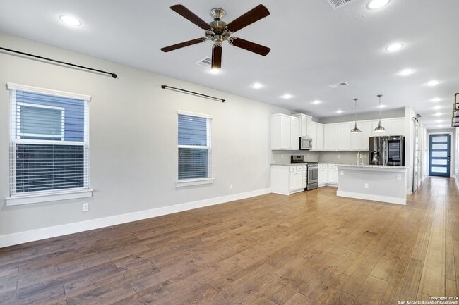 Building Photo - 507 Elmhurst Ave