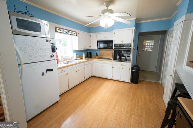 Building Photo - 1005 College Station Rd