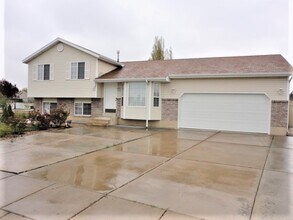 Building Photo - 859 W 2005 N