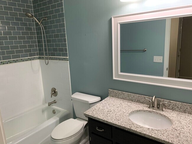 Building Photo - 30W181 Country Lakes Dr