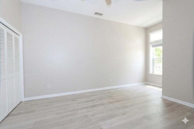 Building Photo - 400 Seaside Ln