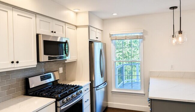 Building Photo - Charming Three-Bedroom Townhome in a Prime Ashburn Location