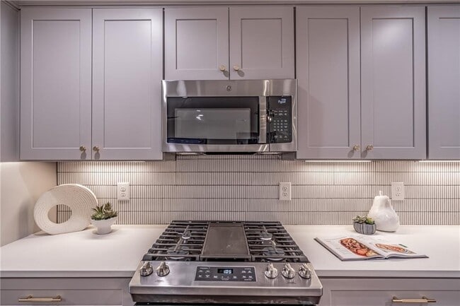 Building Photo - 605 Blake Ave SE