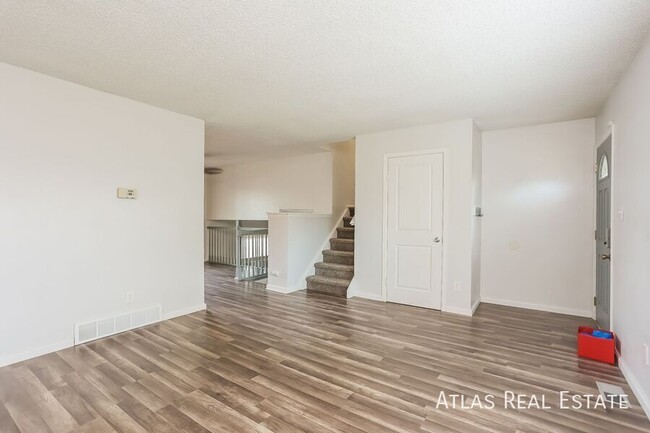 Building Photo - Cozy 3-Bedroom Rental with Large Backyard ...