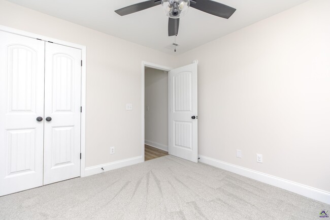 Building Photo - 210 Saraland Trl
