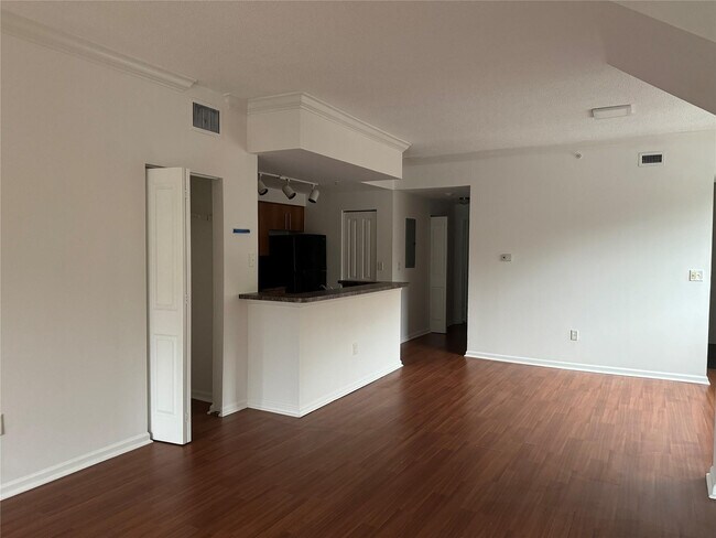 Building Photo - 5800 W Sample Rd