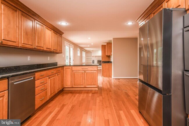 Building Photo - 9627 Locust Hill Dr