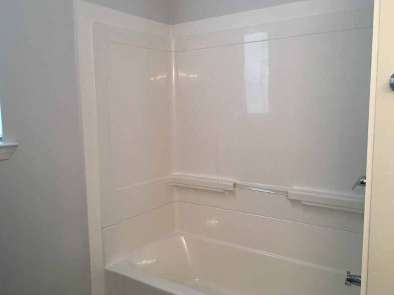 Building Photo - 902 Lauderhill Ln