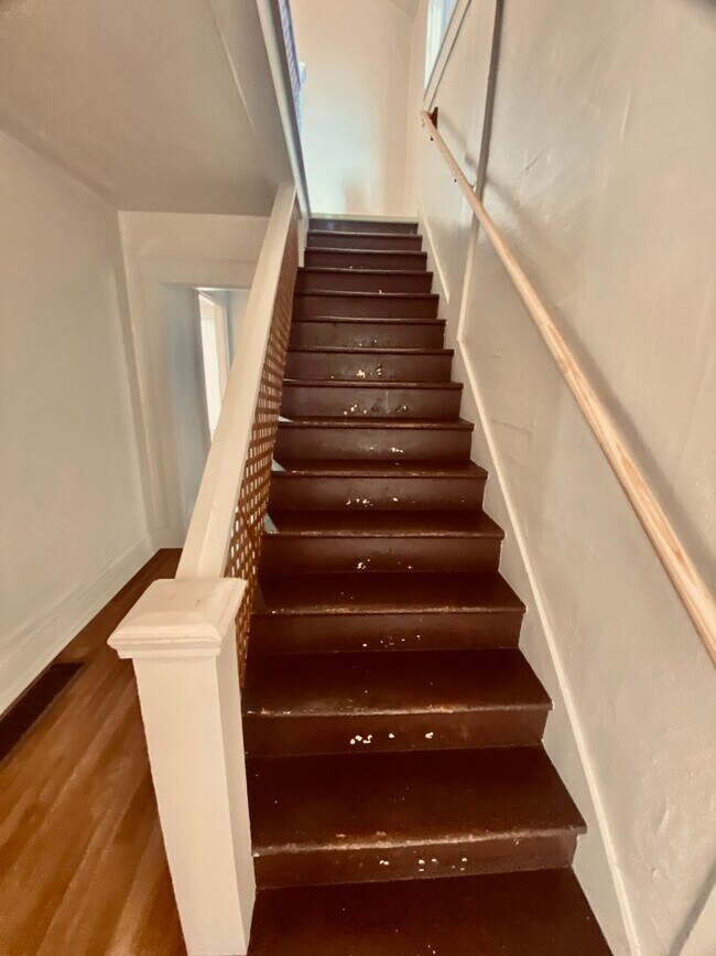 Building Photo - 2029 House