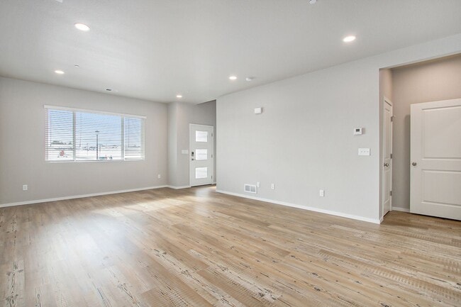 Building Photo - Stunning Townhome in Northridge Trails
