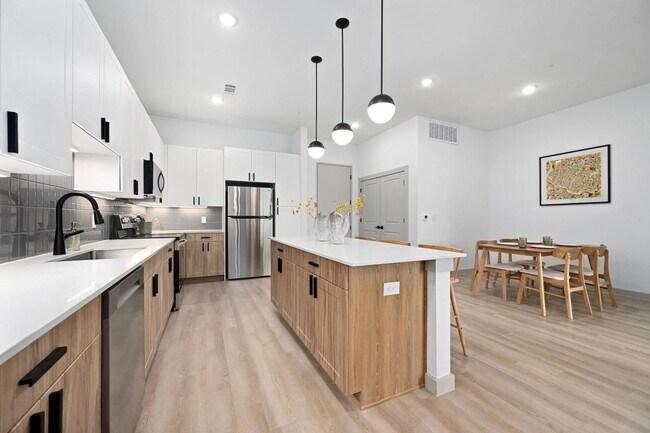 Building Photo - 7905 McKinney Falls Pkwy