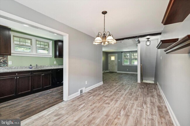 Building Photo - 330 Rively Ave