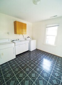 Building Photo - 910-914 N 11th Street