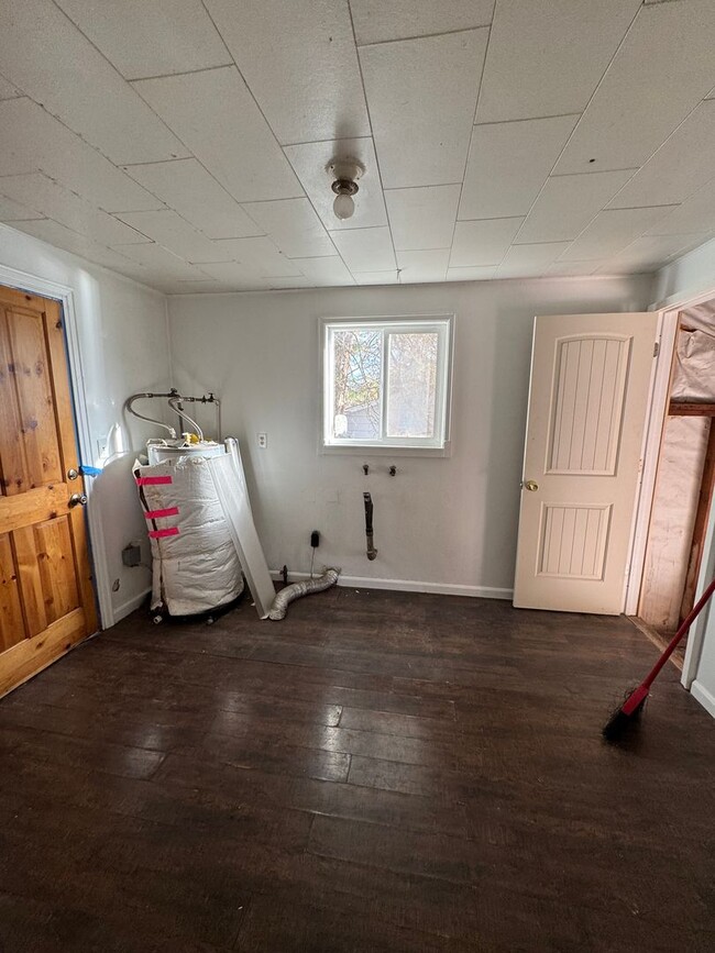 Building Photo - Myrtle Creek 2-Bedroom Home with Garage