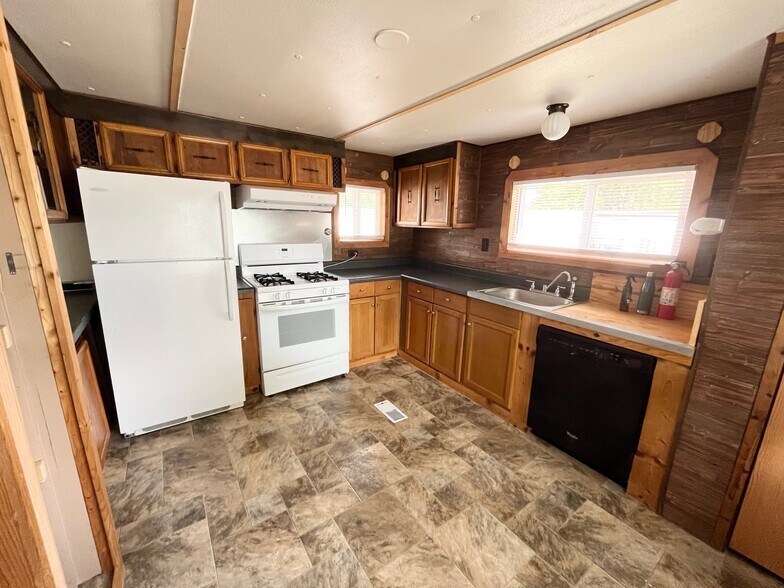 Building Photo - 44 Redrock Dr