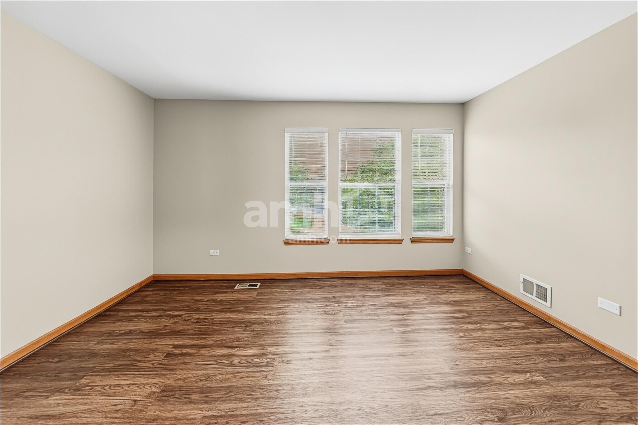 Building Photo - 3229 Kenilworth Ln