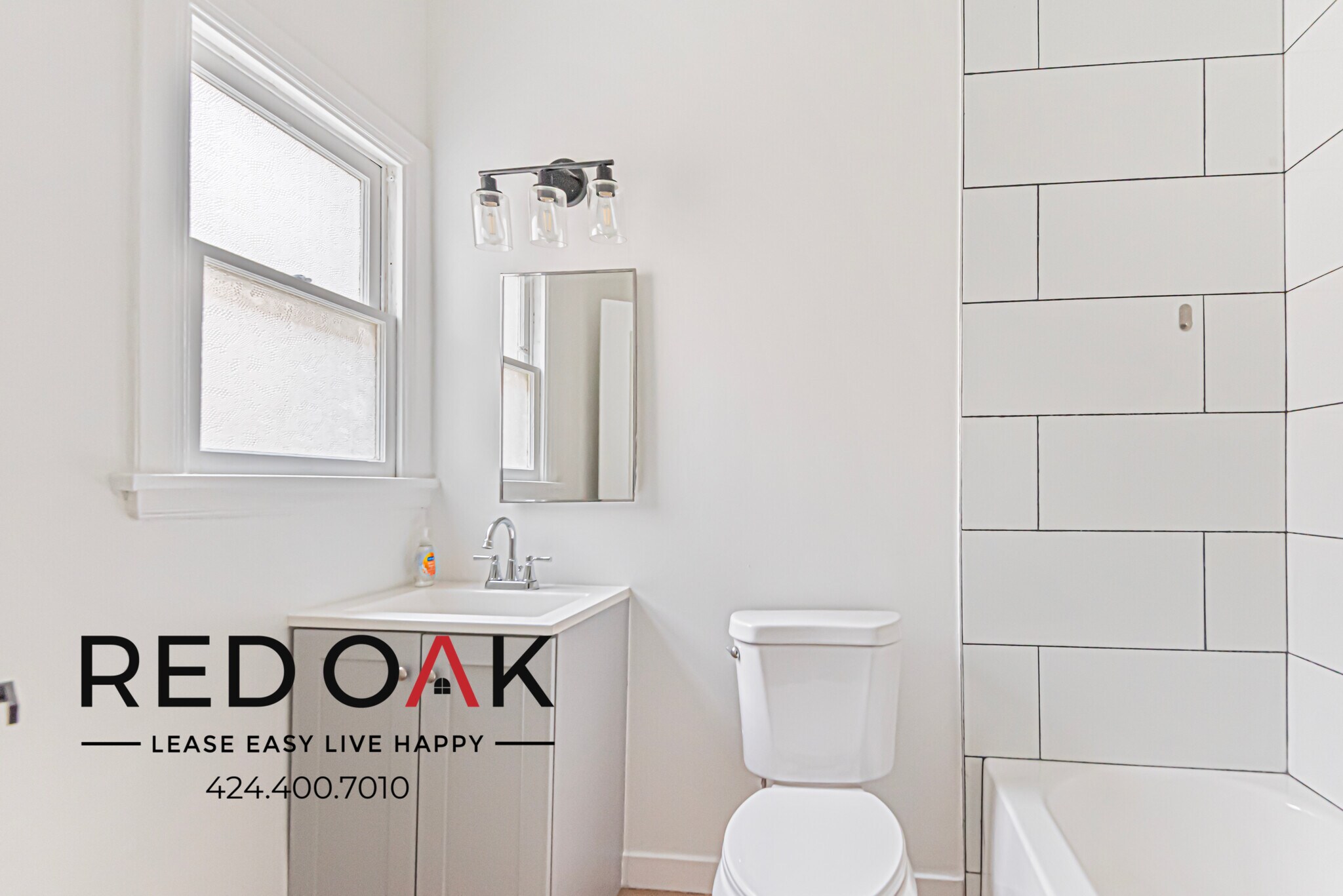 Building Photo - 852 N Oxford Ave