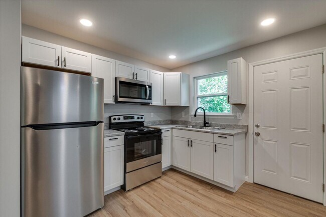 Building Photo - 2203 Milne St