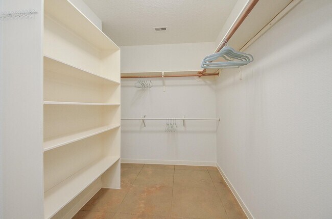 Building Photo - 17722 Meadow Crossing Ln