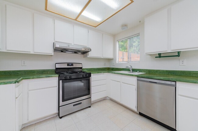 Building Photo - 2533 Colgate Way