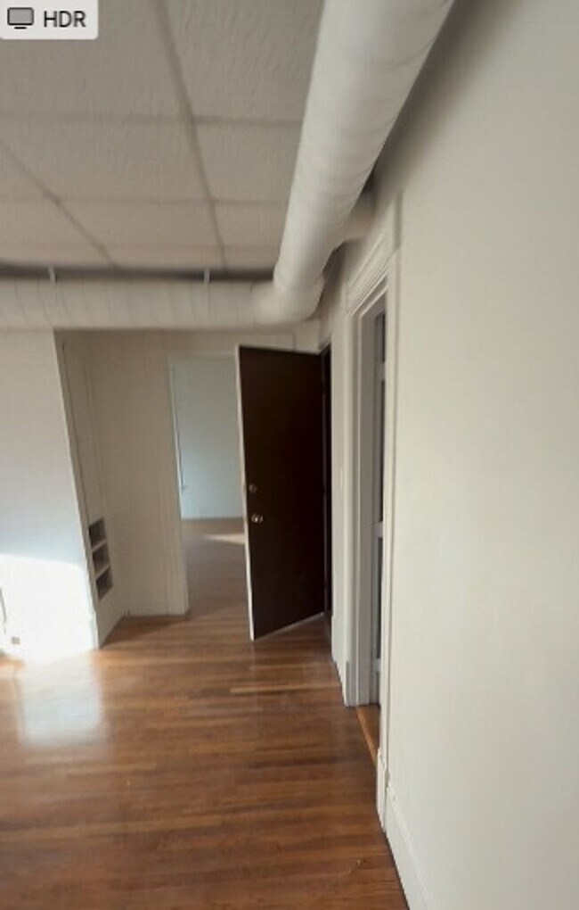 Building Photo - Spacious 7BR Duplex in Manchester