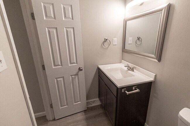 Building Photo - 6108 E St Charles Rd