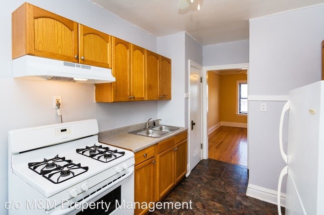 Building Photo - 6301-6305 Roosevelt Rd