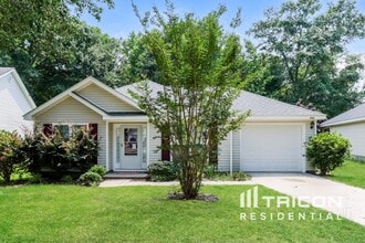 Building Photo - 256 Redbud Dr